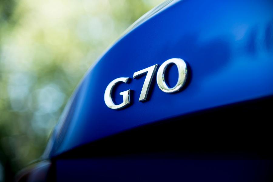 Логотип Genesis G70 3.3T 2018 года  (NA) (фото 25 из 42)